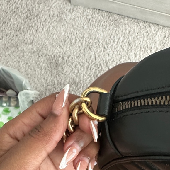 Gucci Black Chevron Crossbody Bag with Gold Logo - Picture 5 of 16